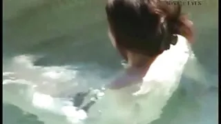 Linda garota em meias salta no falo vídeo de pornô com as brasileirinhas favorito