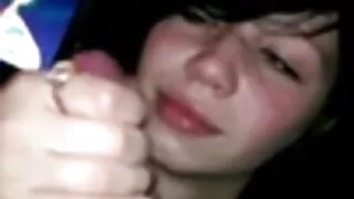 Jovem loira se rendeu a um homem de óculos vídeo as brasileirinhas pornô no sofá