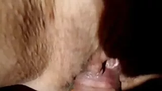 Em um quarto escuro filme pornô das brasileirinhas parafusado e fodido Loira