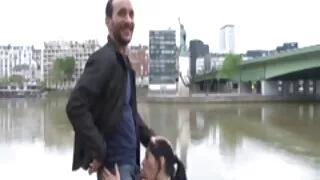 Antes de inserir xvídeos pornô das brasileirinhas ela cuidadosamente lambeu sua buceta