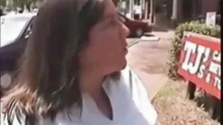 Cara atira alguns pau na mesa assistir vídeo pornô com as brasileirinhas