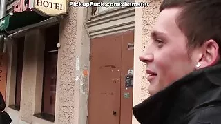 Loira quero ver filme de sexo as brasileirinhas passia perfurou-se com um vibrador no sofá em casa