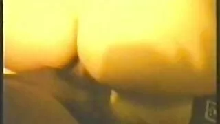 Nua gata na filme de sexo da brasileirinha natureza acaricia-se para um buraco