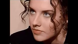 Cadela atraente sentou-se no pau de um cara assistir filme de sexo da brasileirinha