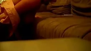 Peituda morena esfrega sua buceta com vídeo pornô as brasileirinhas um pelúcia e cums