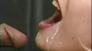 Uma rapariga elegante e amorosa adora chupar pilas vídeo pornô brasileirinha novinha