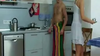 Esposa desesperada traiu vídeo de pornô da brasileirinha um colega apenas por causa da passividade do marido